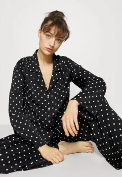 Anna Field Pijama - Black/Off-White -Anna Field 3de179e7501f4ce2bb86e225d46c386f