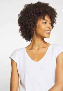 Anna Field Basic V Neck Drop Shoulder 2 Pack- Camiseta Básica - Black/White -Anna Field 541bb86f04614ee6929738edd9b7a844