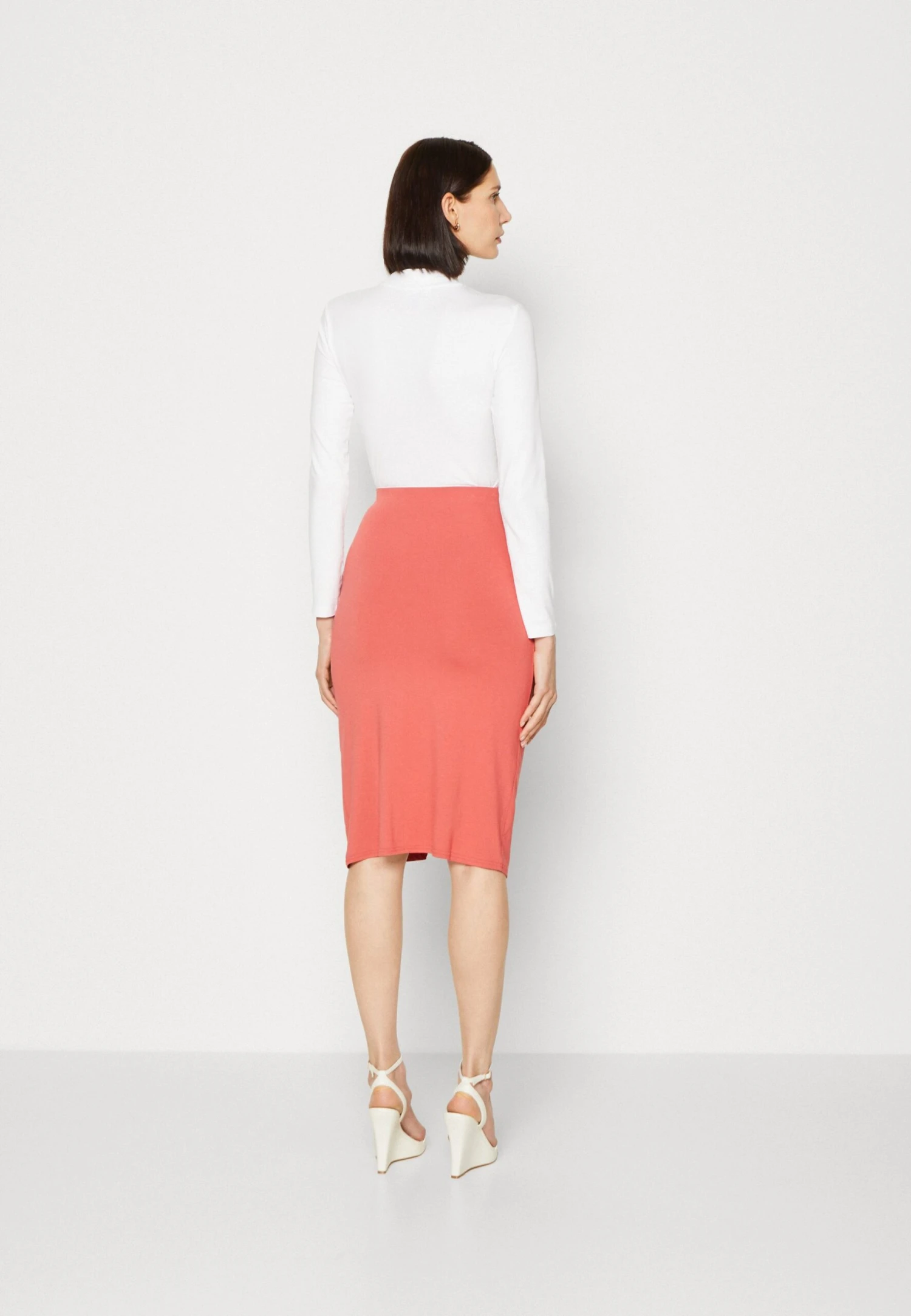 Anna Field Front Knot Midi Skirt - Falda De Tubo - Red 5 Anna Field Front Knot Midi Skirt - Falda De Tubo - Red - Imagen 3