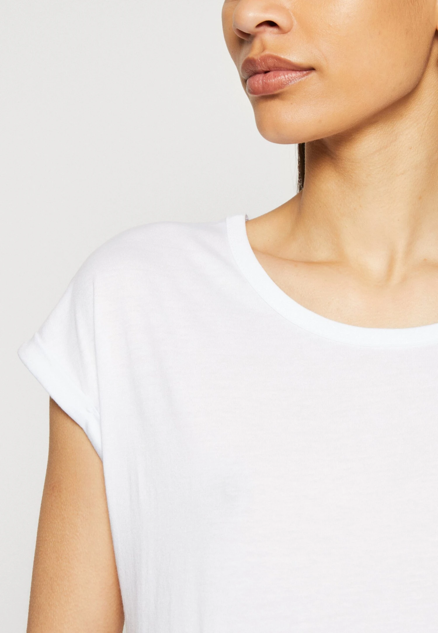 Anna Field 3 Pack - Camiseta Básica - White/Mottled Light Grey 10 Anna Field 3 Pack - Camiseta Básica - White/Mottled Light Grey - Imagen 8