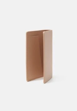 Anna Field Passport Case And Luggage Tag Set - Funda Para Pasaporte - Pink -Anna Field d079b8e17ea5479bb64b5ac0db05ed70