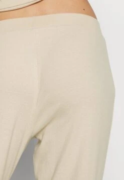 Anna Field Pijama - Off-White 16 Anna Field Pijama - Off-White -Anna Field d12046b5d132415aa9645e8d17980ce0